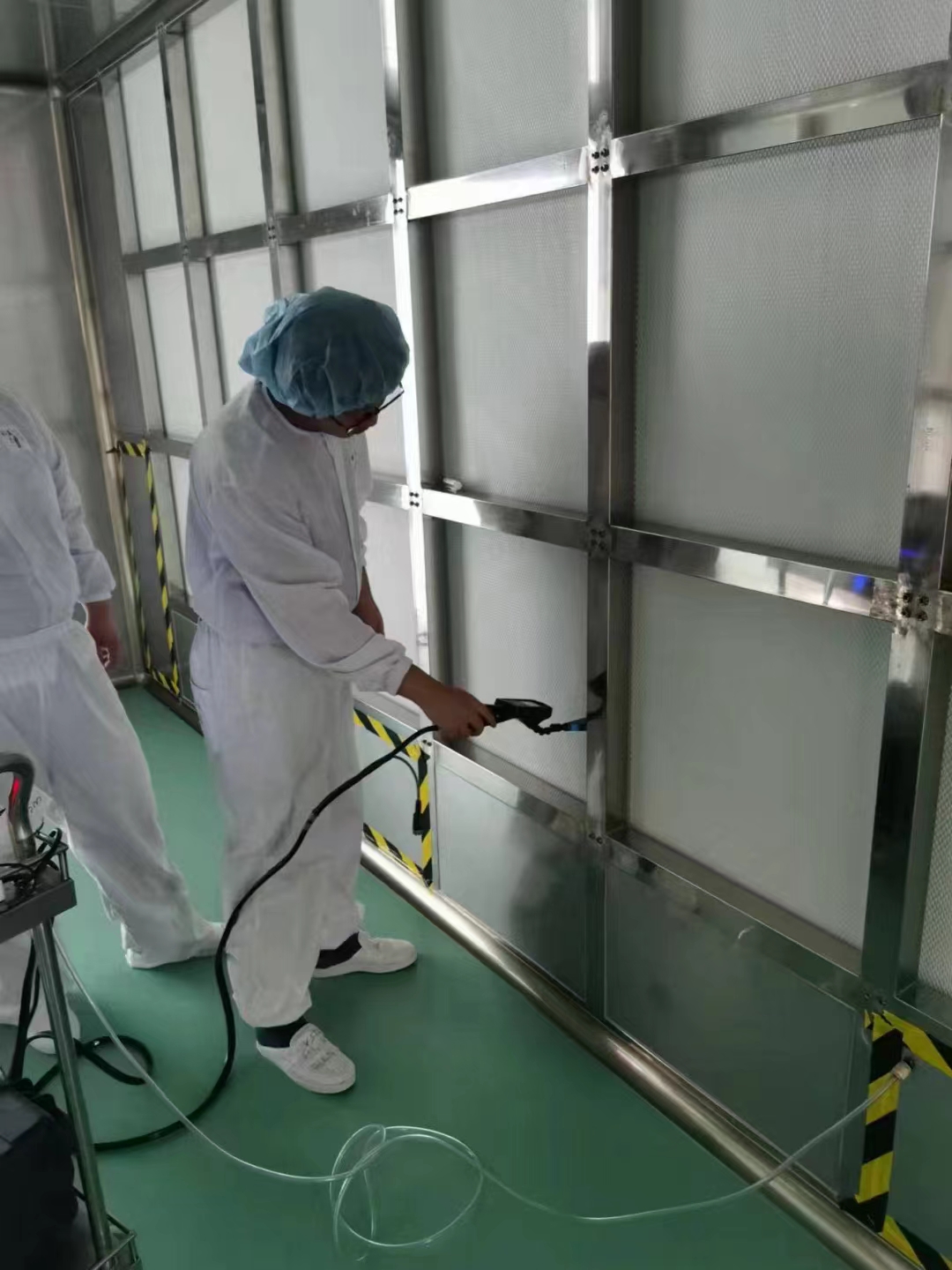 冷胚庫過濾器檢漏現場